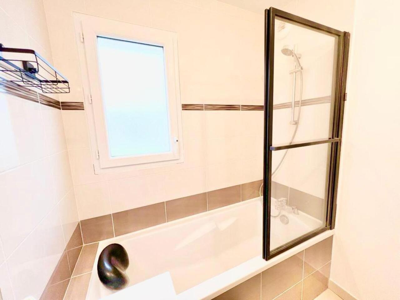 L'Atelier Chic - Wifi Fibre - Parking Privee - Balcon - Netflix Apartment Lanester Luaran gambar