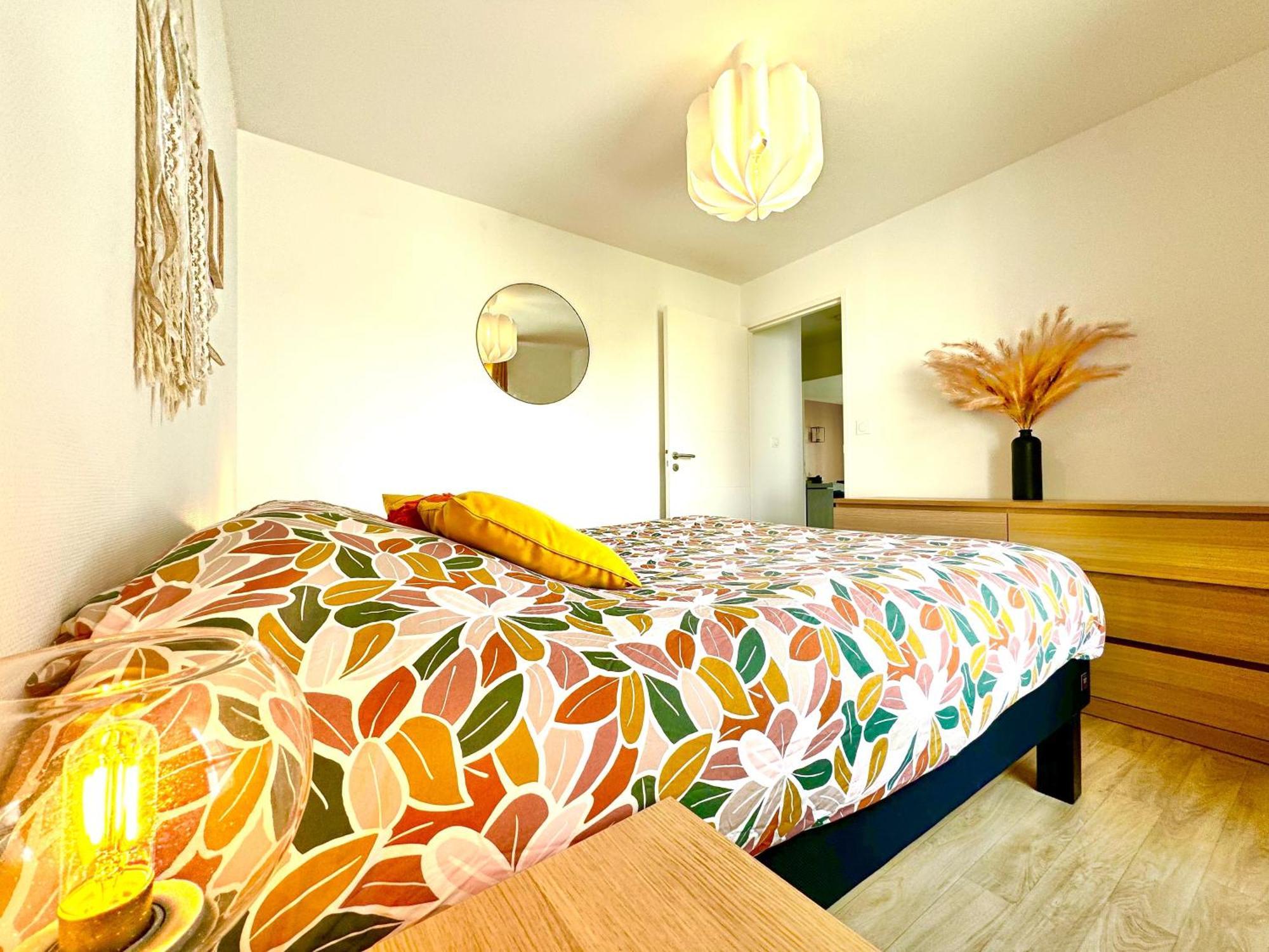 L'Atelier Chic - Wifi Fibre - Parking Privee - Balcon - Netflix Apartment Lanester Luaran gambar