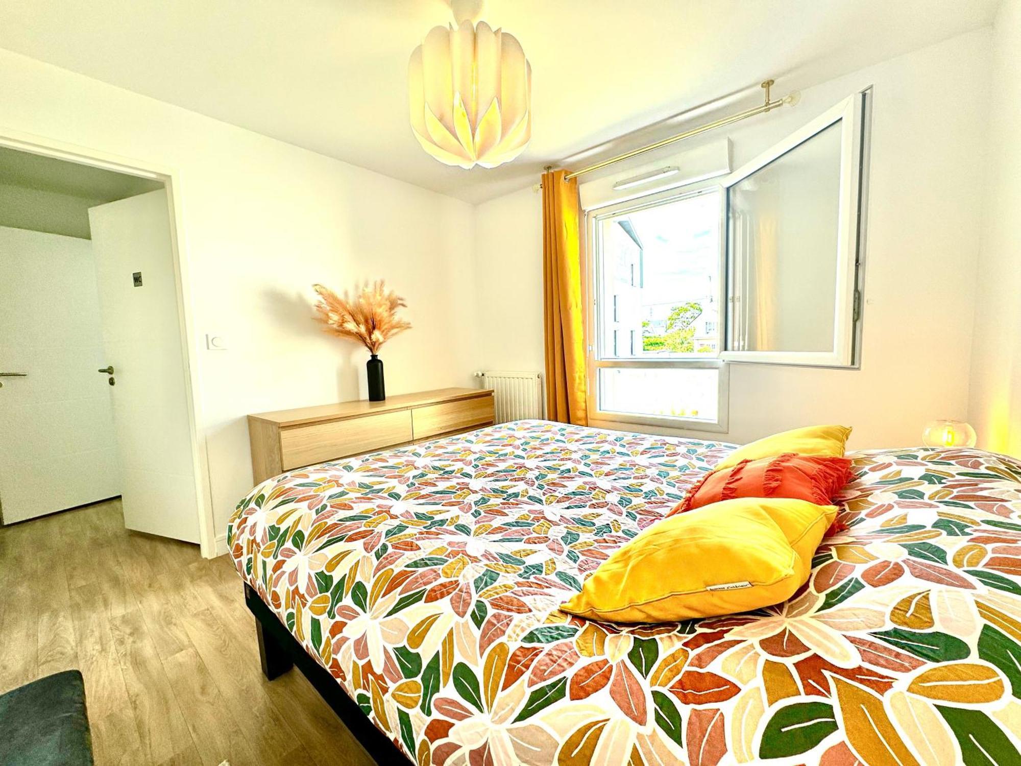 L'Atelier Chic - Wifi Fibre - Parking Privee - Balcon - Netflix Apartment Lanester Luaran gambar